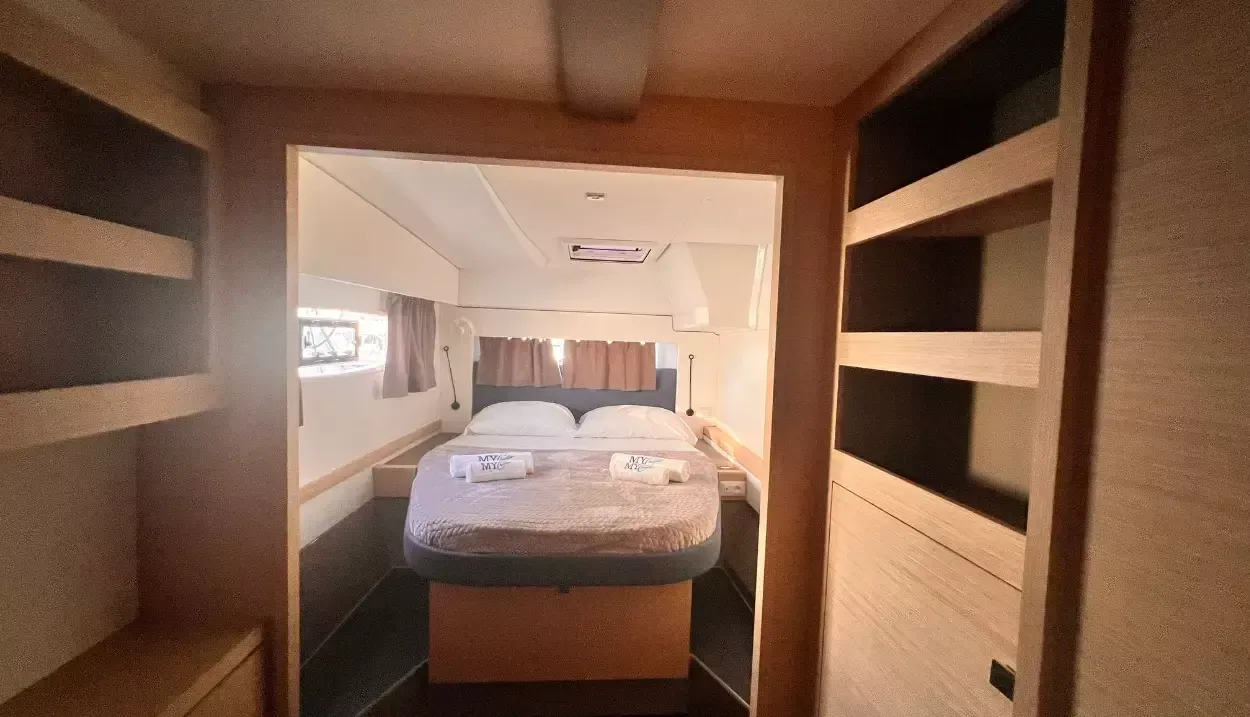 Fountaine Pajot Astrea 42 | Bollinger