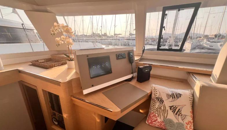 Fountaine Pajot Astrea 42 | Bollinger