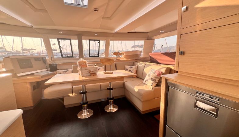 Fountaine Pajot Astrea 42 | Bollinger