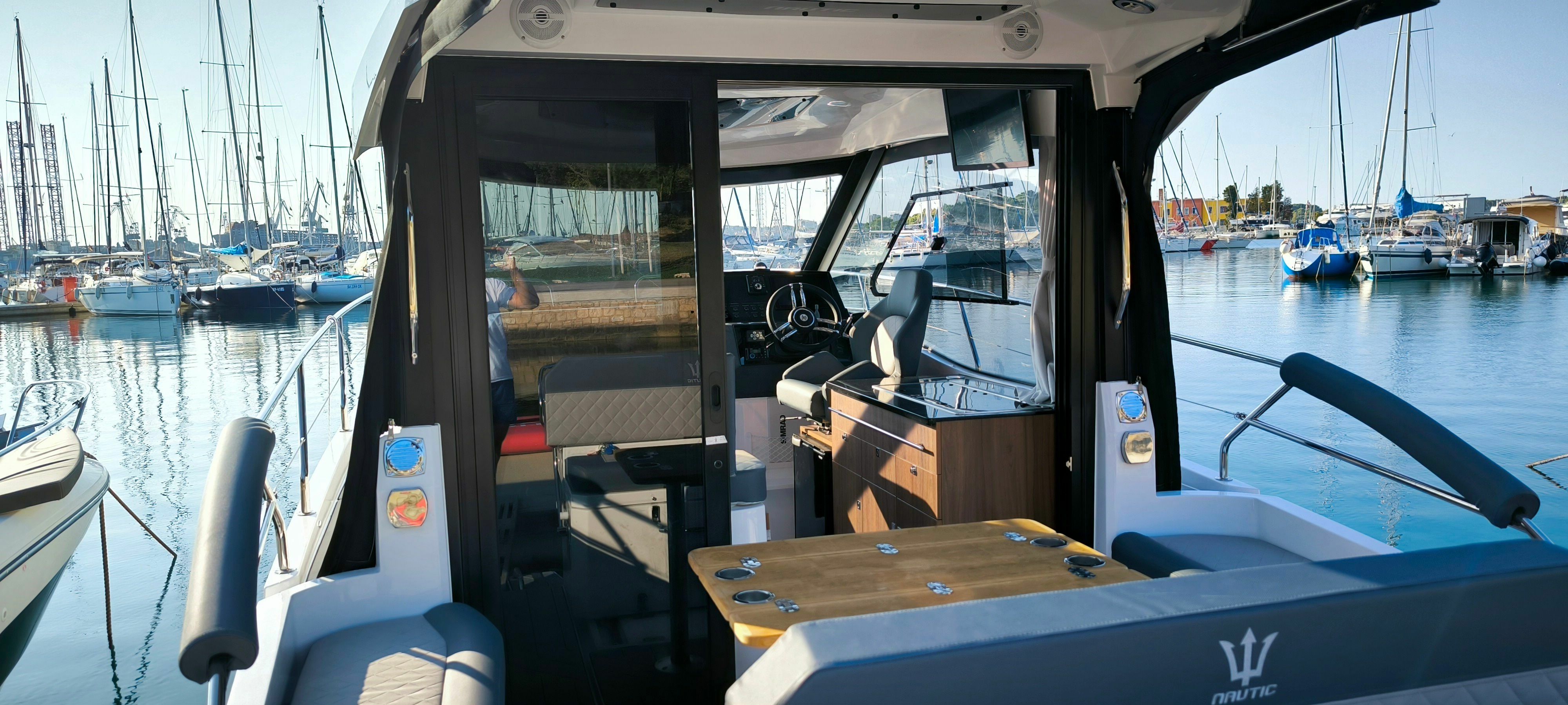 Nautic 880 | Yana