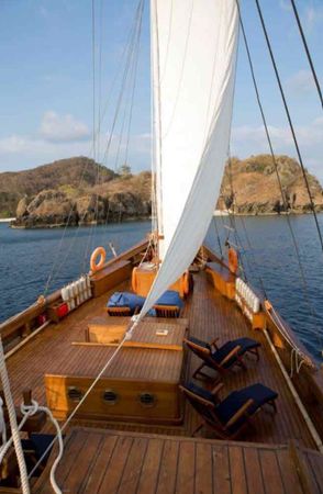 Custom Built Phinisi | Anne Bonny