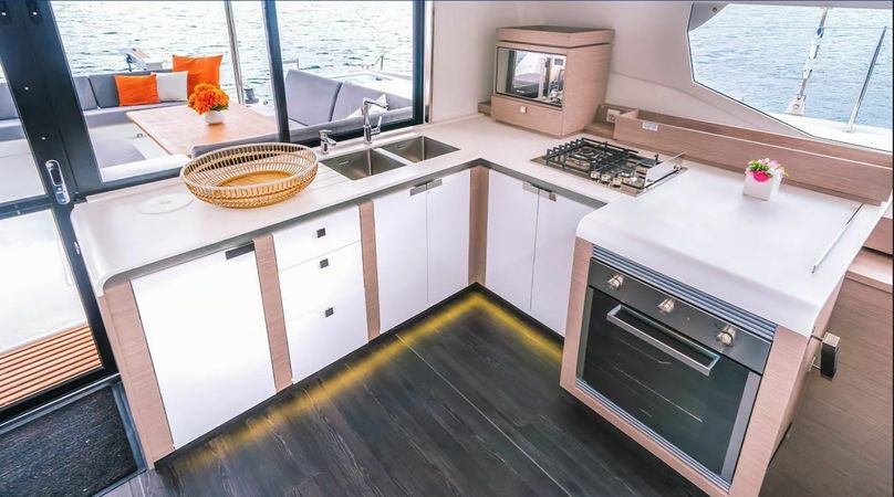 Fountaine Pajot Tanna 47 | Suedama