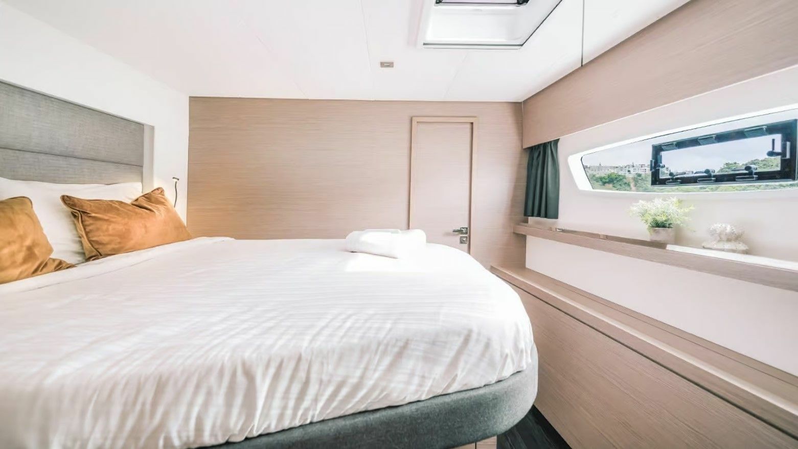 Fountaine Pajot Tanna 47 | Suedama