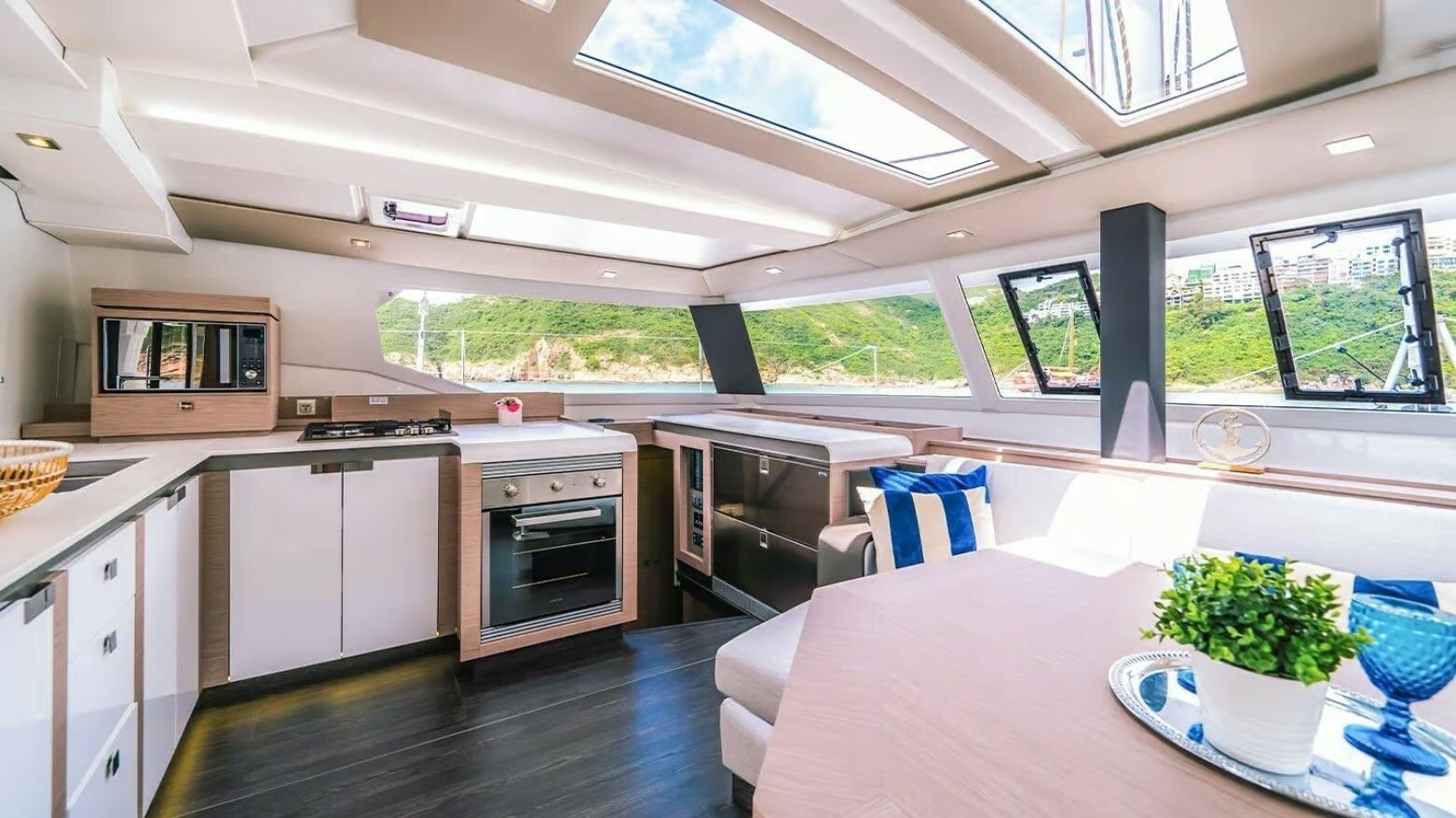 Fountaine Pajot Tanna 47 | Suedama