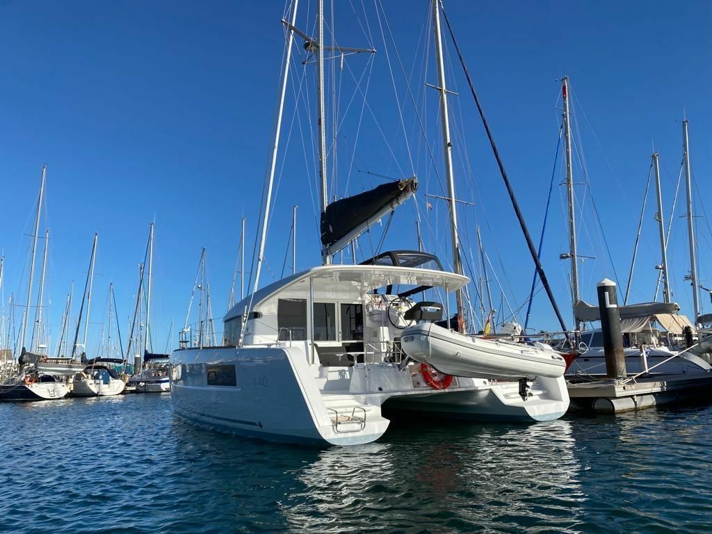 Lagoon 40 | White Beach