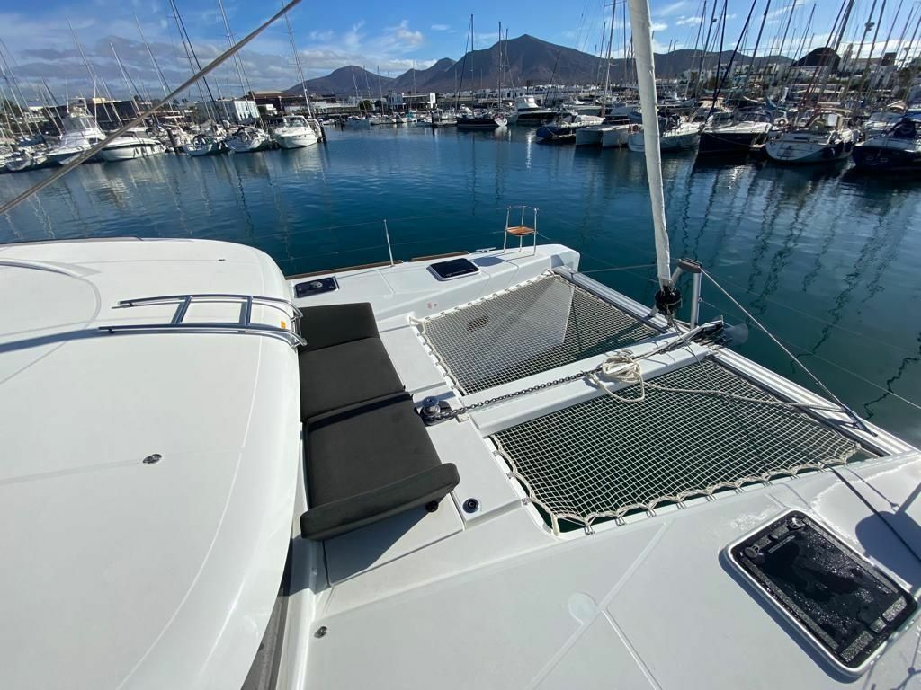 Lagoon 40 | White Beach