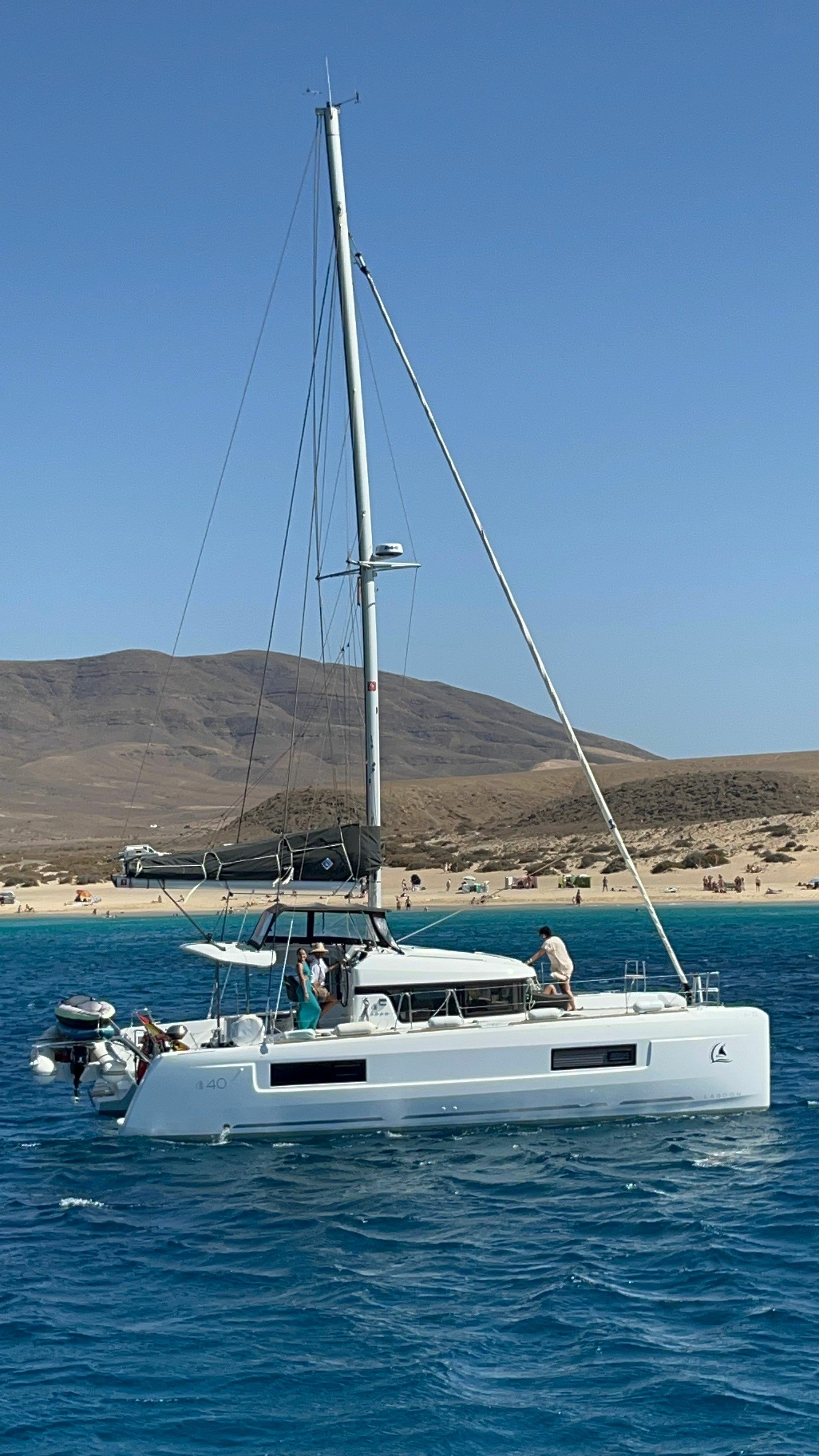 Lagoon 40 | White Beach