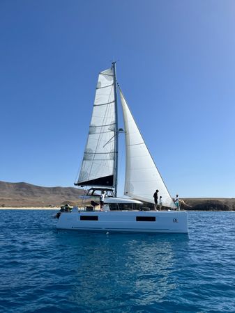 Lagoon 40 | White Beach