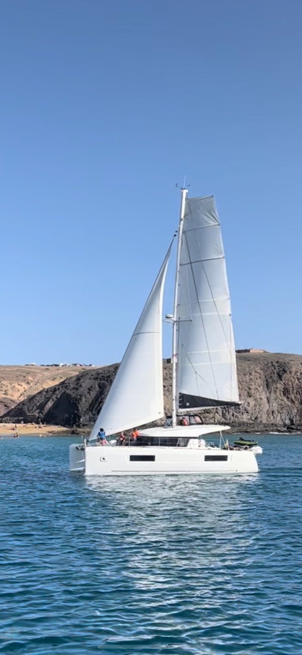 Lagoon 40 | White Beach