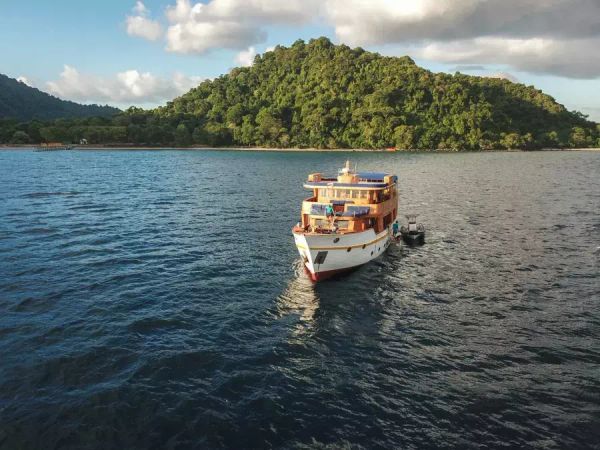 Custom Built 85 | Magia 2