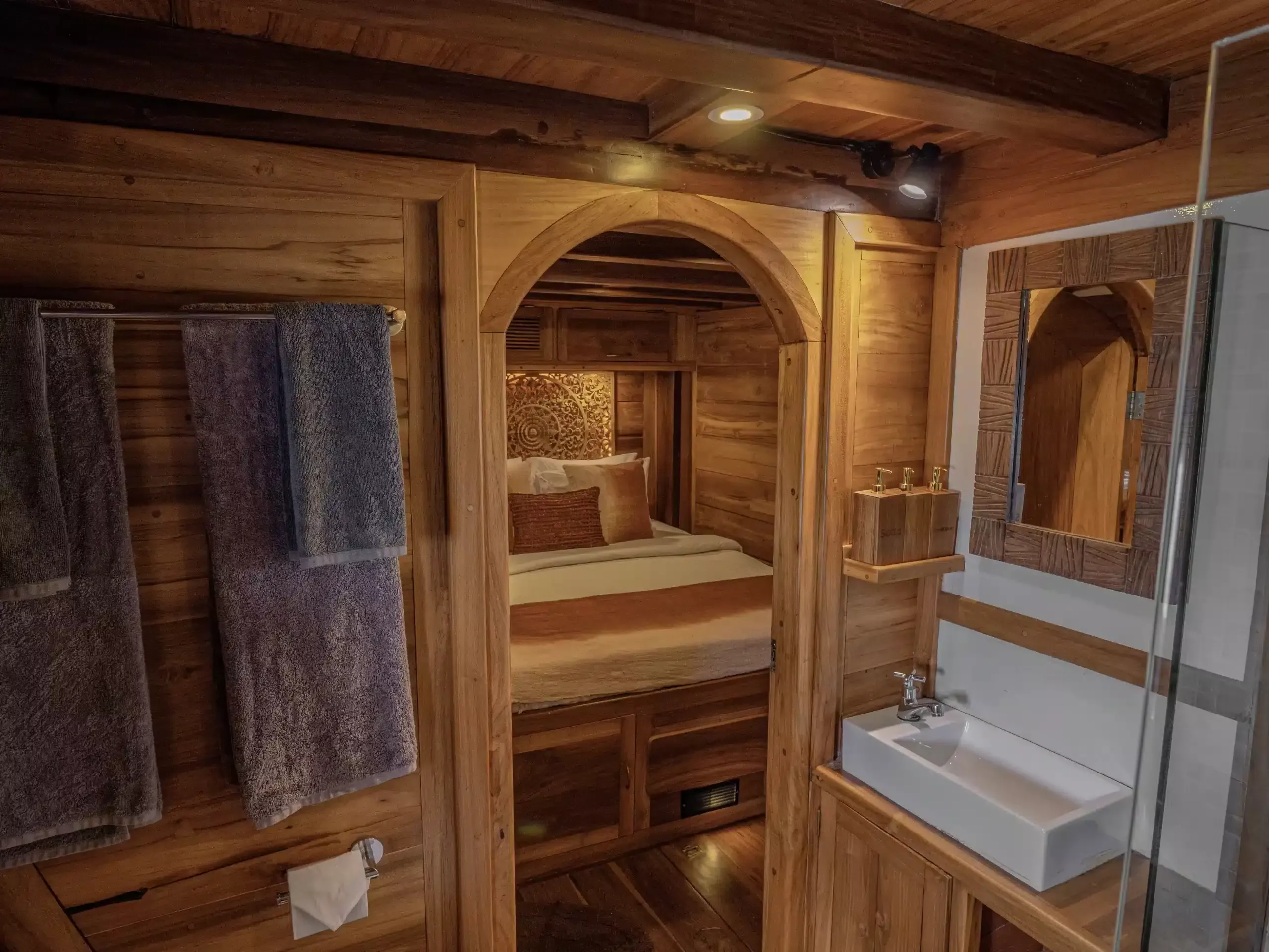 Custom Built Phinisi | Anne Bonny