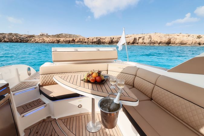 Sea Ray 350 Sundancer | No Limit