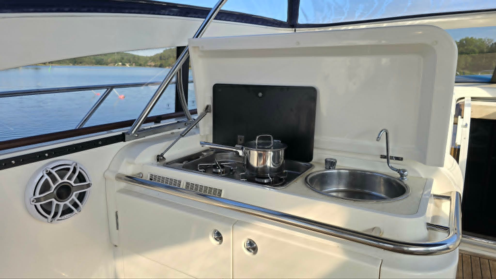 Princess V52 | Wait and Sea