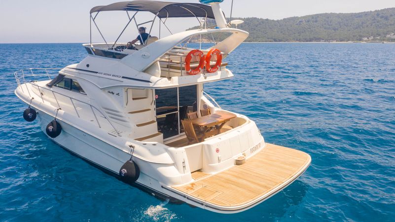 Sea Ray Sedane Bridge 400 | Fantastic VIP