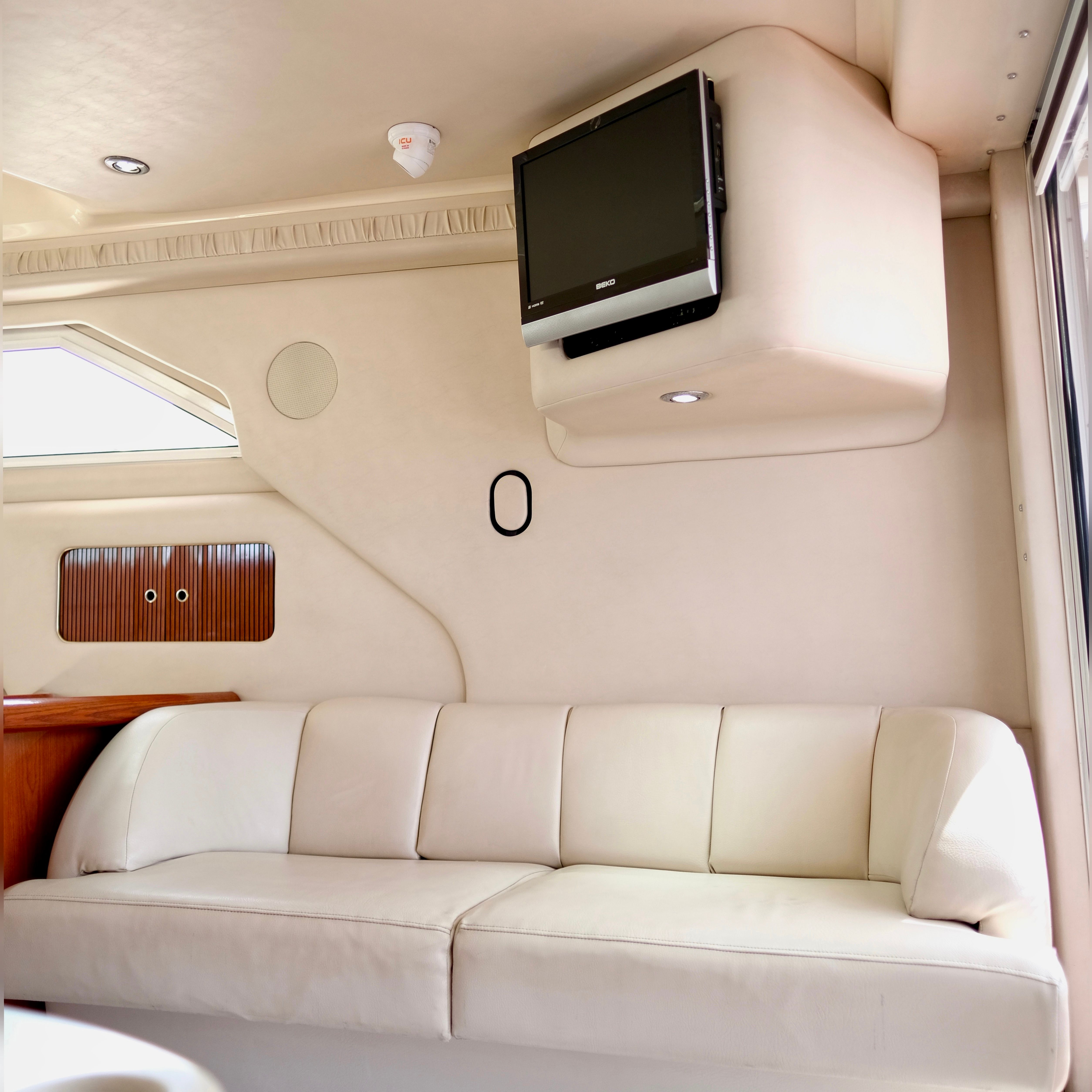 Sea Ray Sedane Bridge 400 | Fantastic VIP