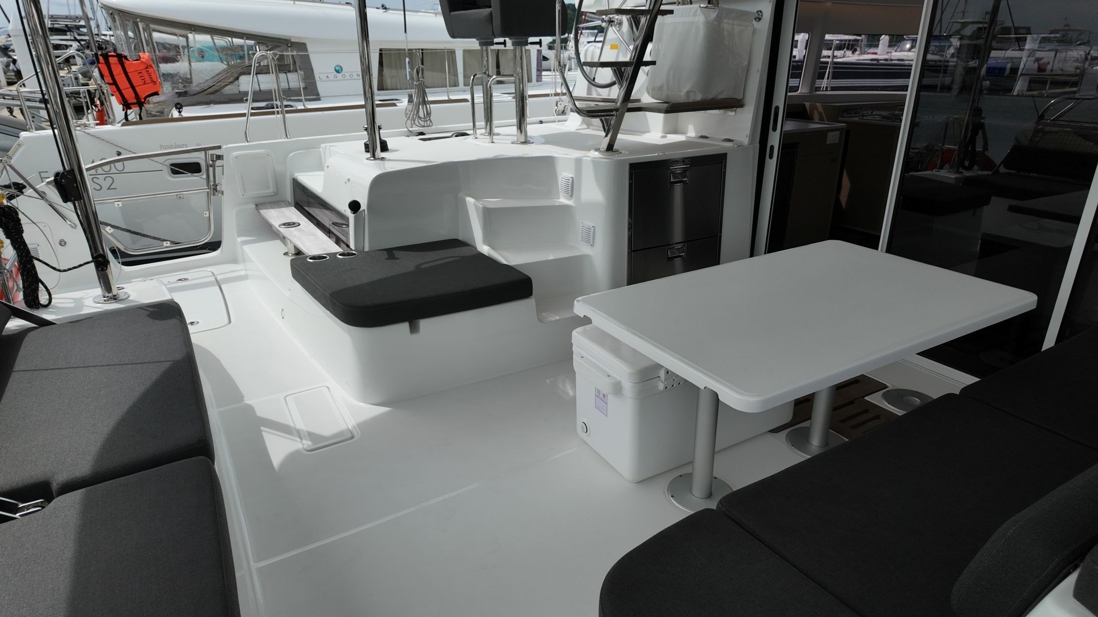 Lagoon 43 | Cloud Dancer 2