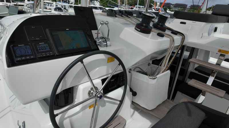 Lagoon 43 | Cloud Dancer 2