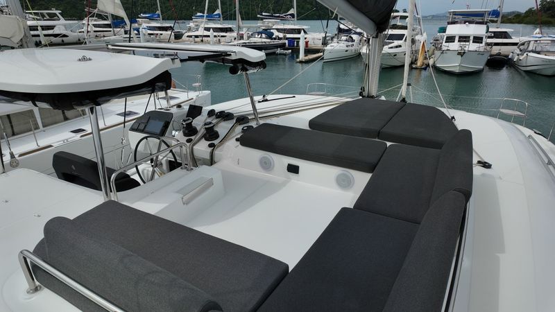 Lagoon 43 | Cloud Dancer 2