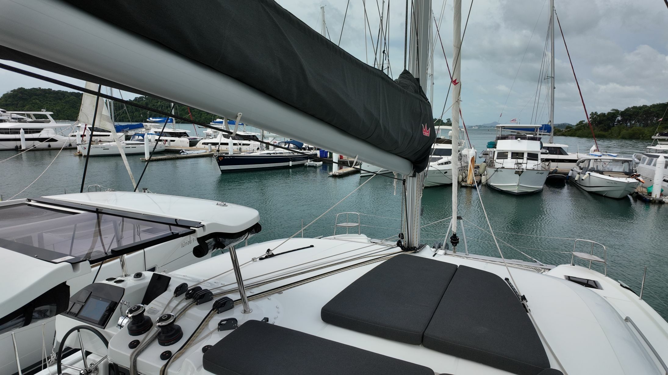 Lagoon 43 | Cloud Dancer 2