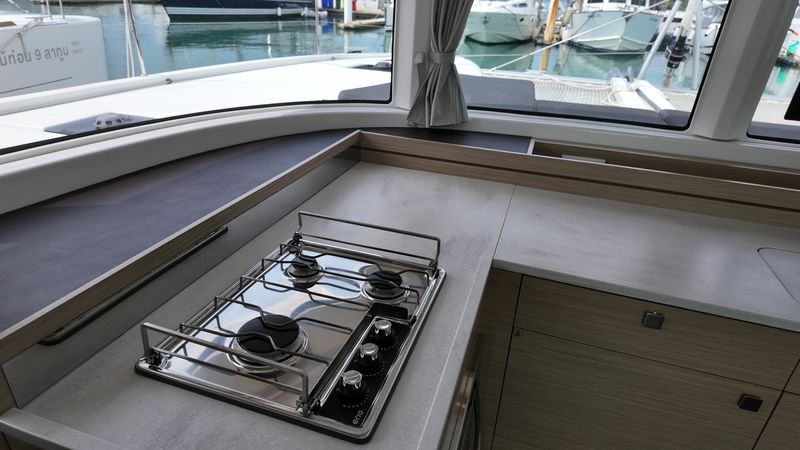 Lagoon 43 | Cloud Dancer 2