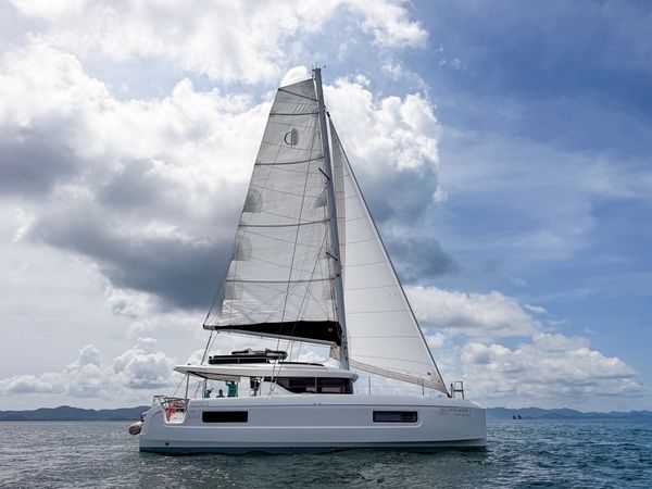 Lagoon 43 | Cloud Dancer 2