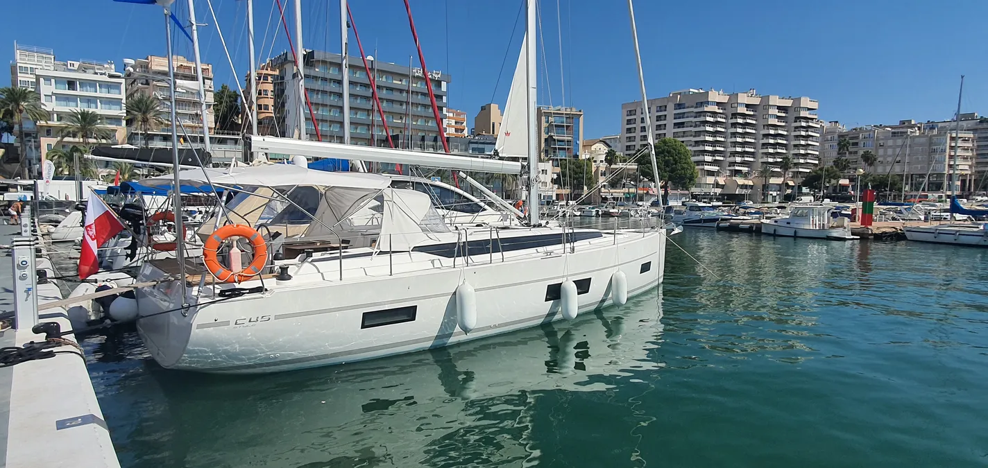 Bavaria C45 | Whisper