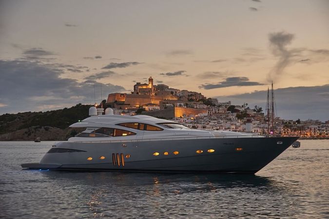 Pershing 90 | Danzas