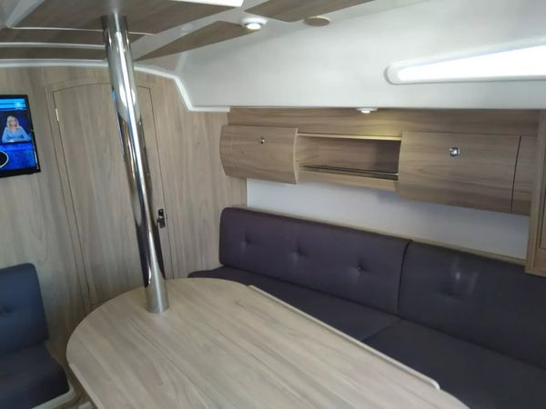 Antila 27 | Black Lady