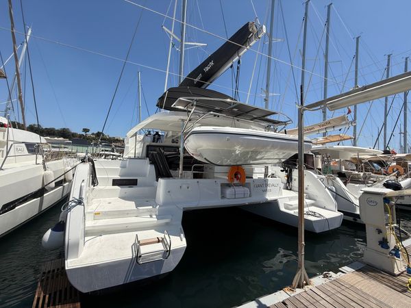 Lagoon 46 | Giant Travelly