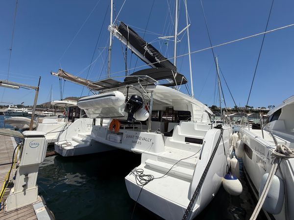 Lagoon 46 | Giant Travelly