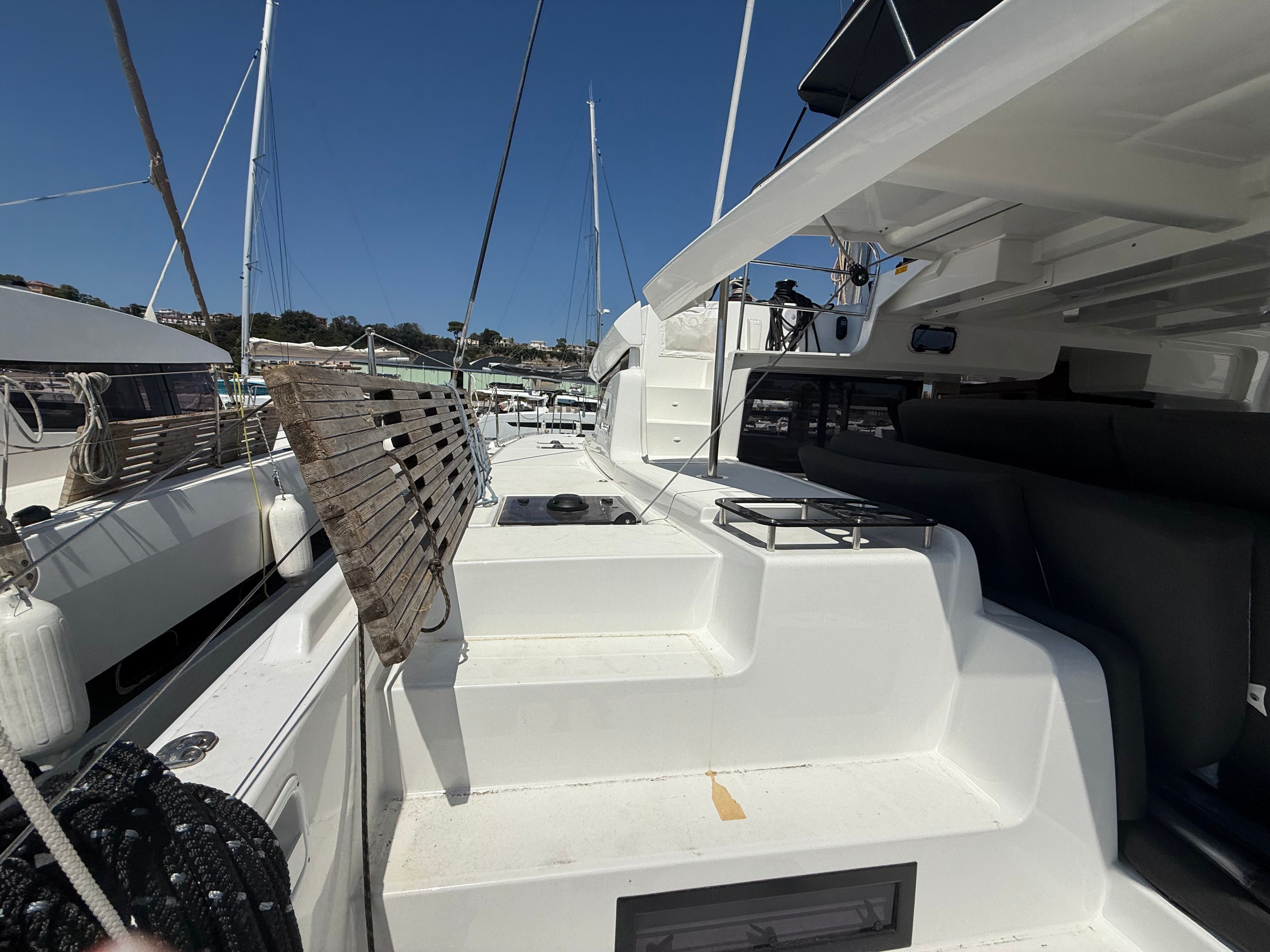 Lagoon 46 | Giant Travelly