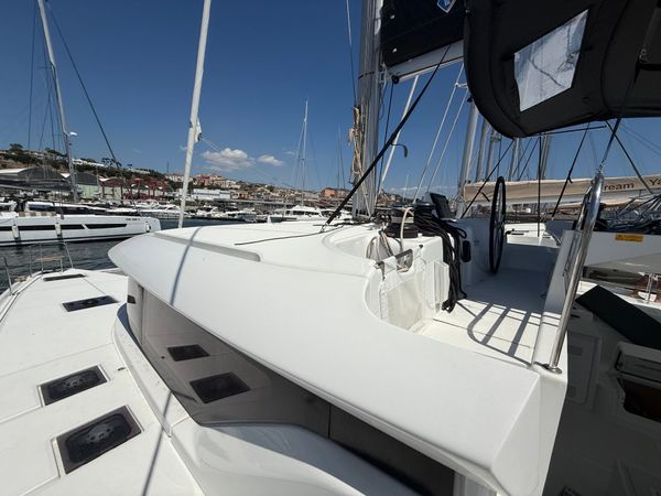 Lagoon 46 | Giant Travelly