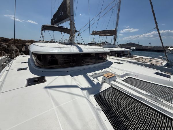 Lagoon 46 | Giant Travelly
