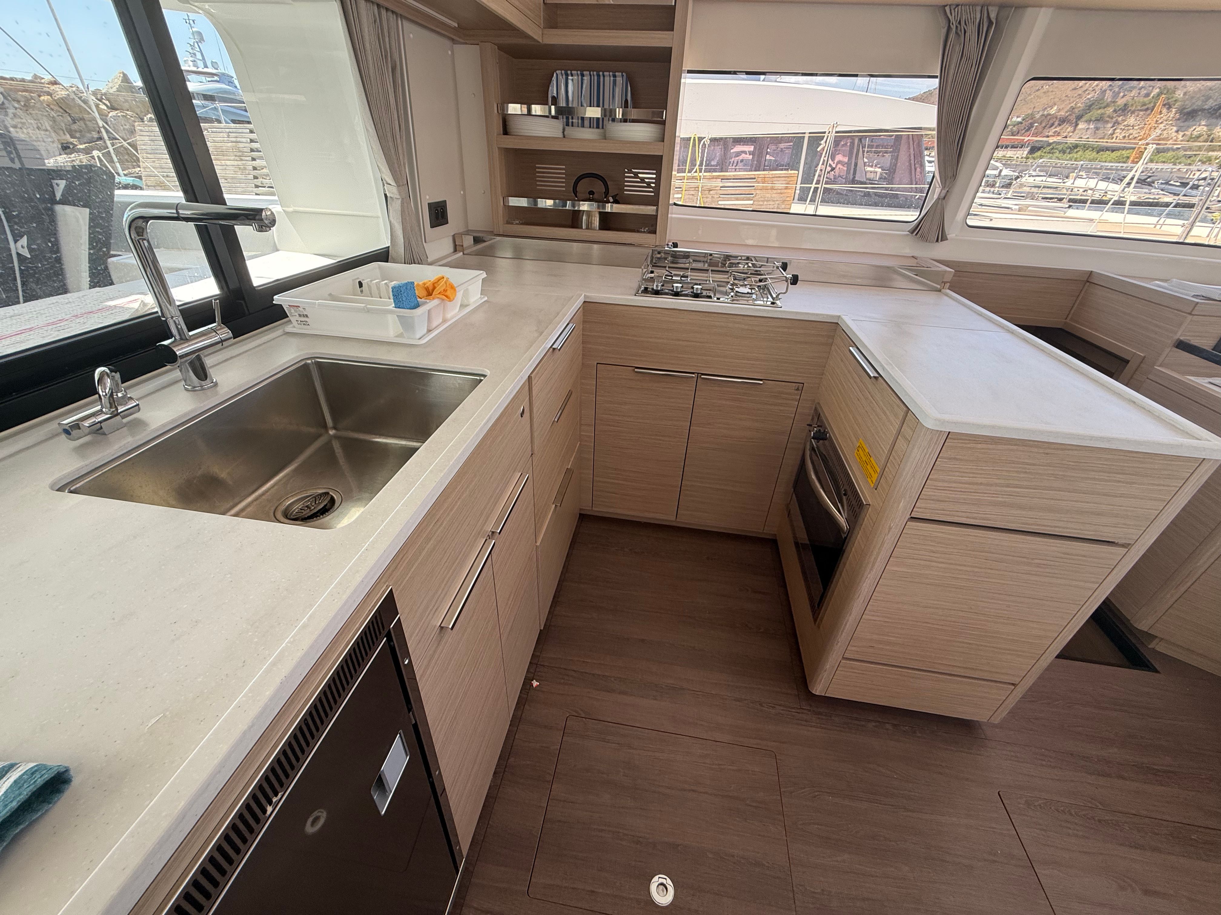 Lagoon 46 | Giant Travelly