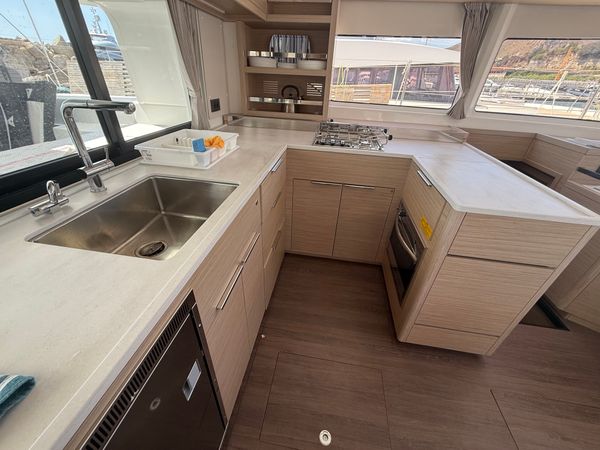 Lagoon 46 | Giant Travelly