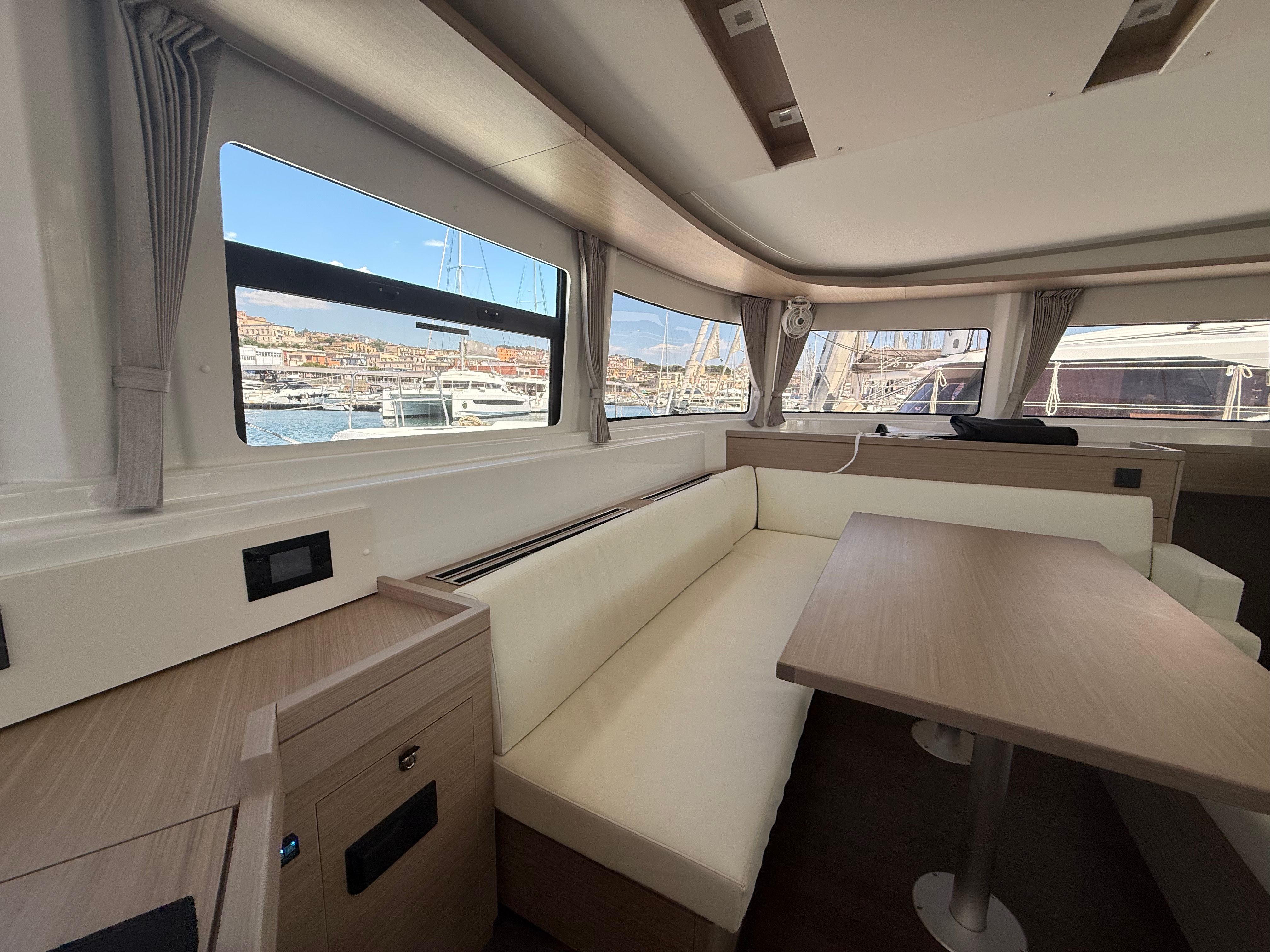 Lagoon 46 | Giant Travelly