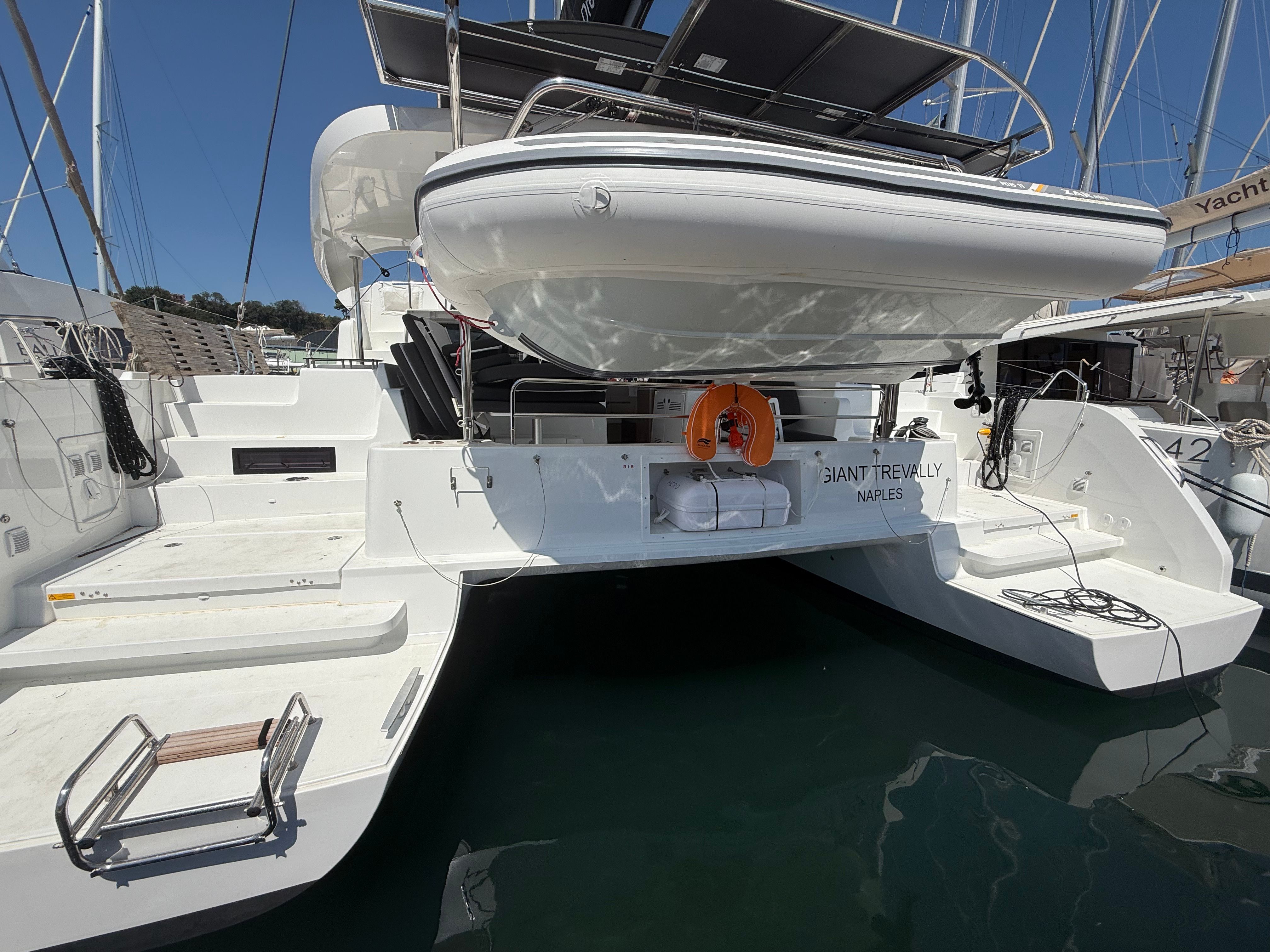Lagoon 46 | Giant Travelly