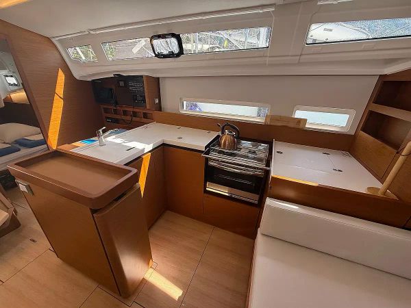 Jeanneau Sun Odyssey 410 | Sunset Kiss