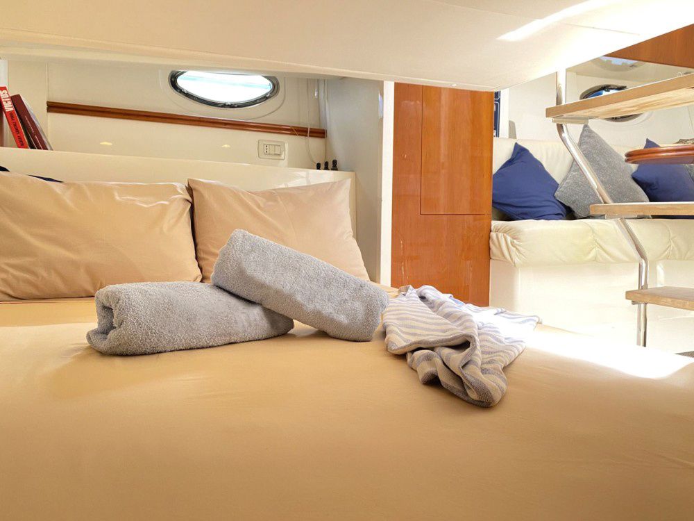 Pershing 37 | Mavi