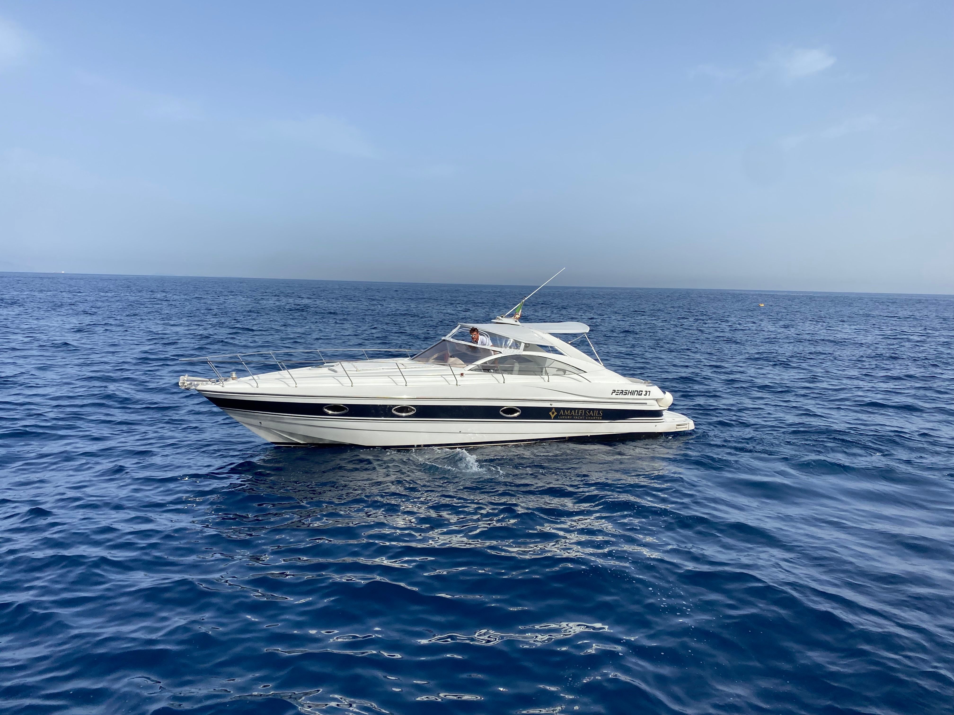 Pershing 37 | Agone