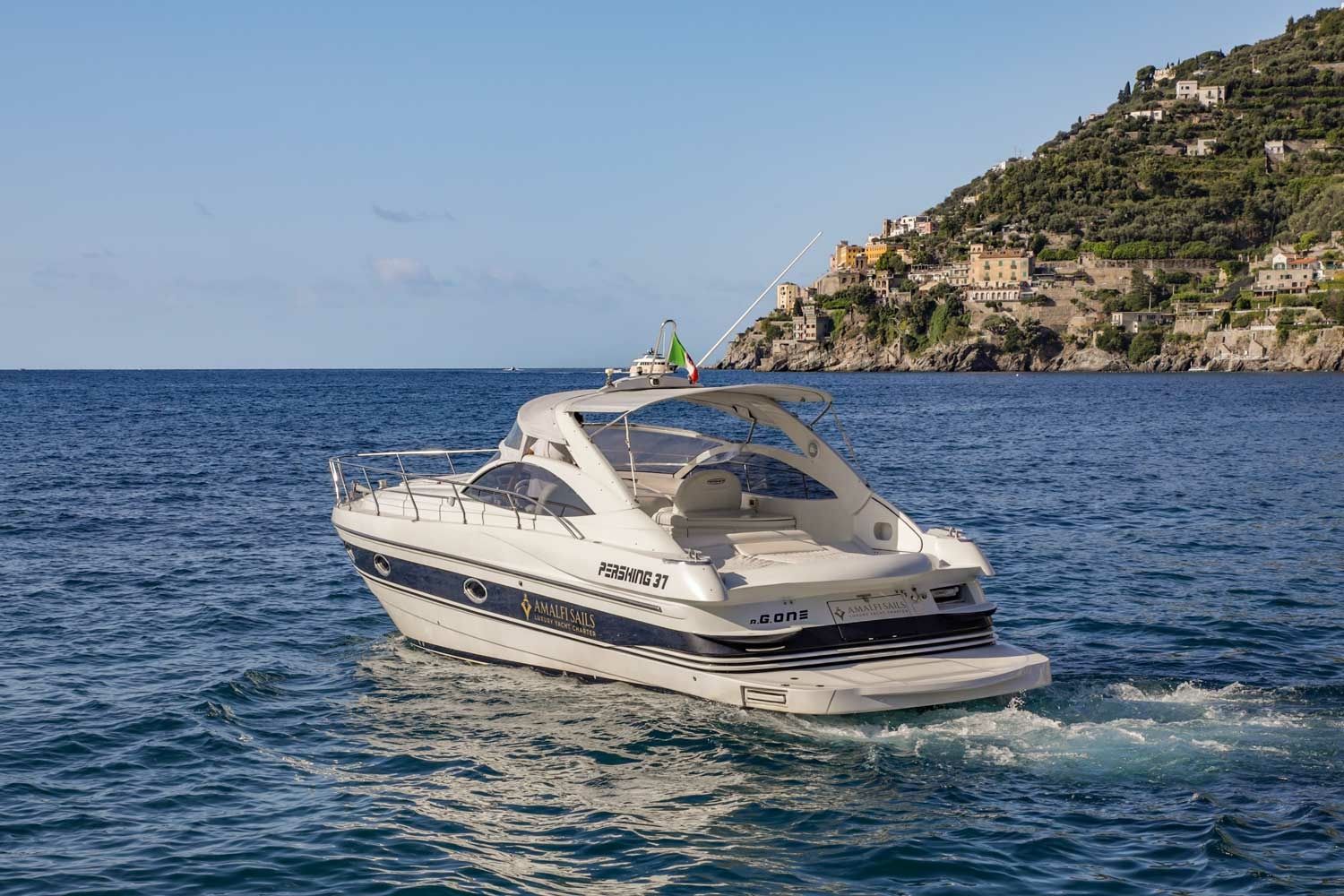 Pershing 37 | Agone