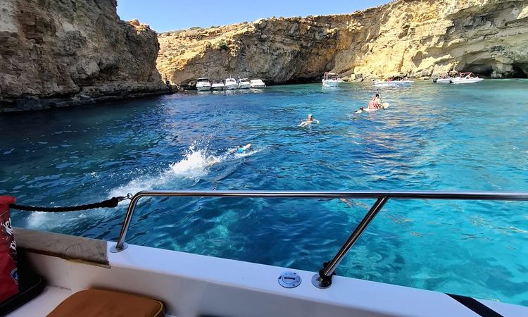 Bayliner 3288 | Gozo Breeze