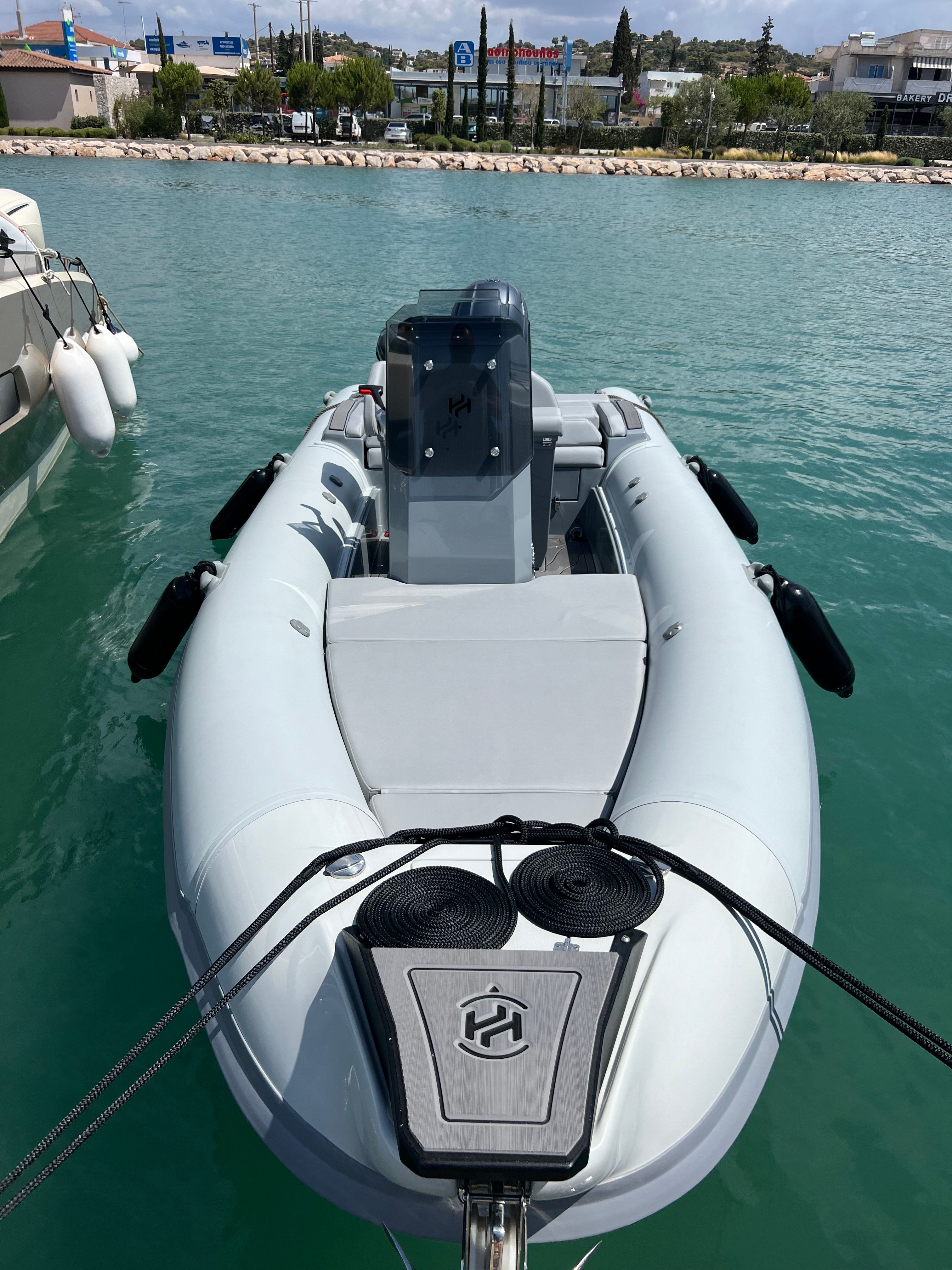 Hydro Hulls HH8 | Strange Traveller