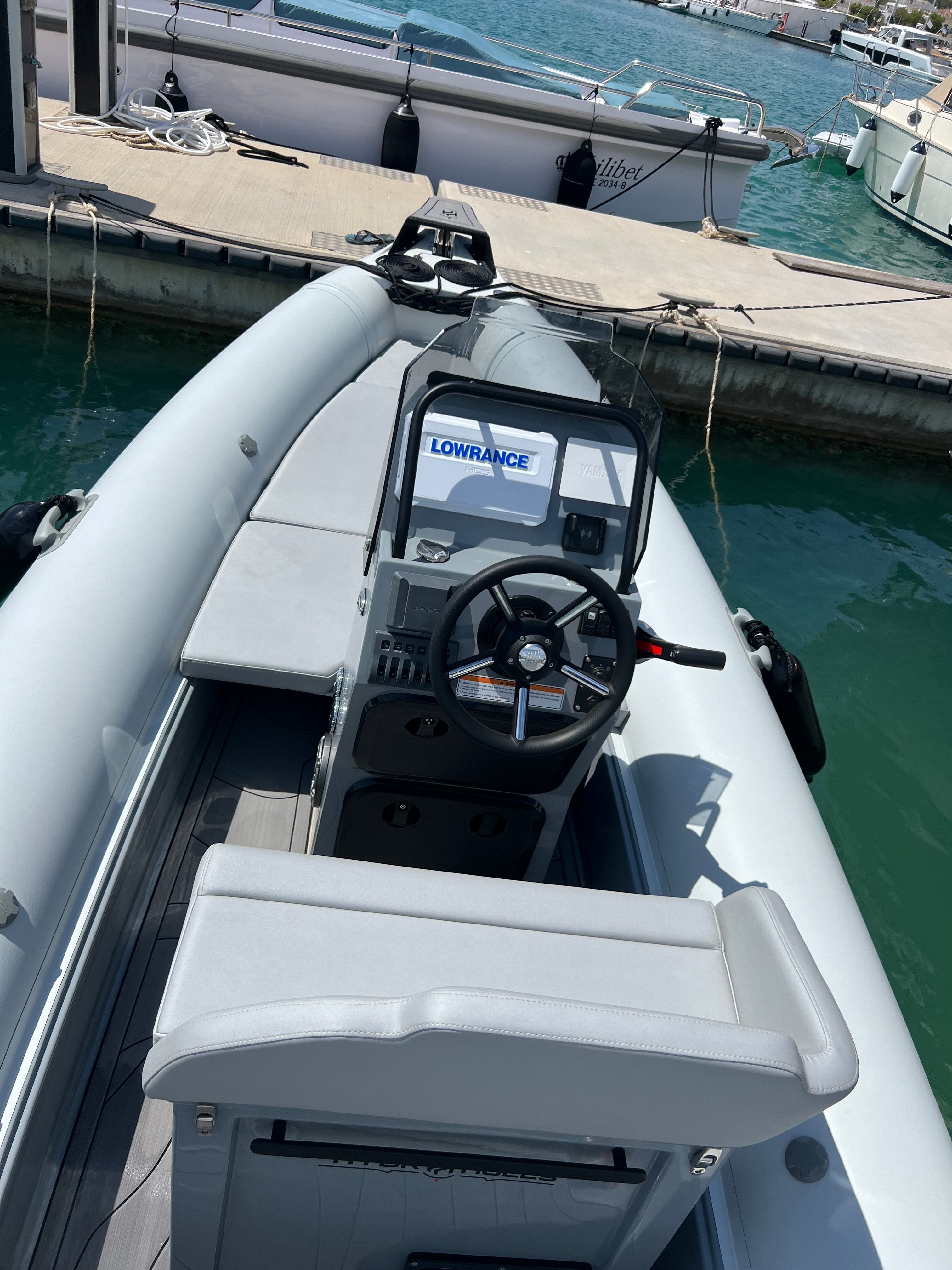 Hydro Hulls HH8 | Strange Traveller