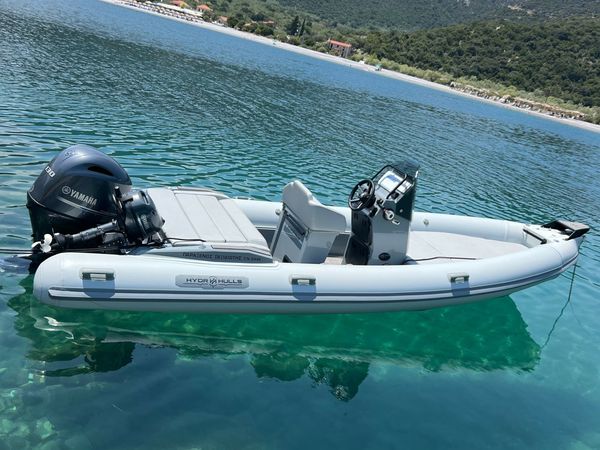 Hydro Hulls HH8 | Strange Traveller