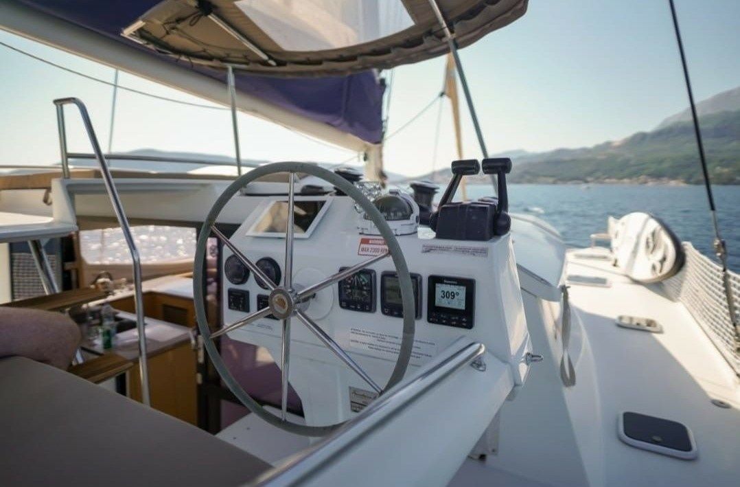 Fountaine Pajot Helia 44 | Bald Eagles