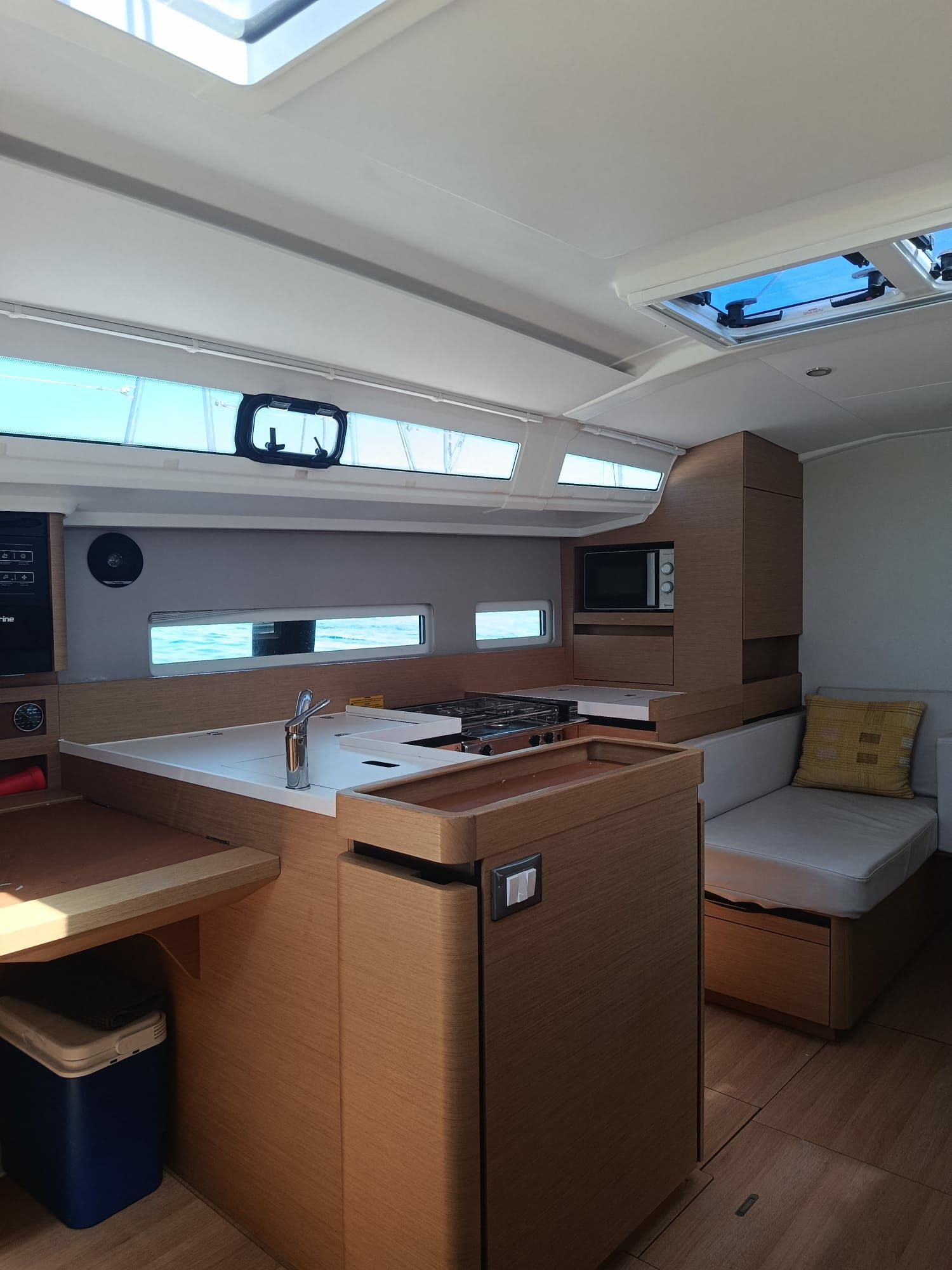 Jeanneau Sun Odyssey 410 | 4Sail