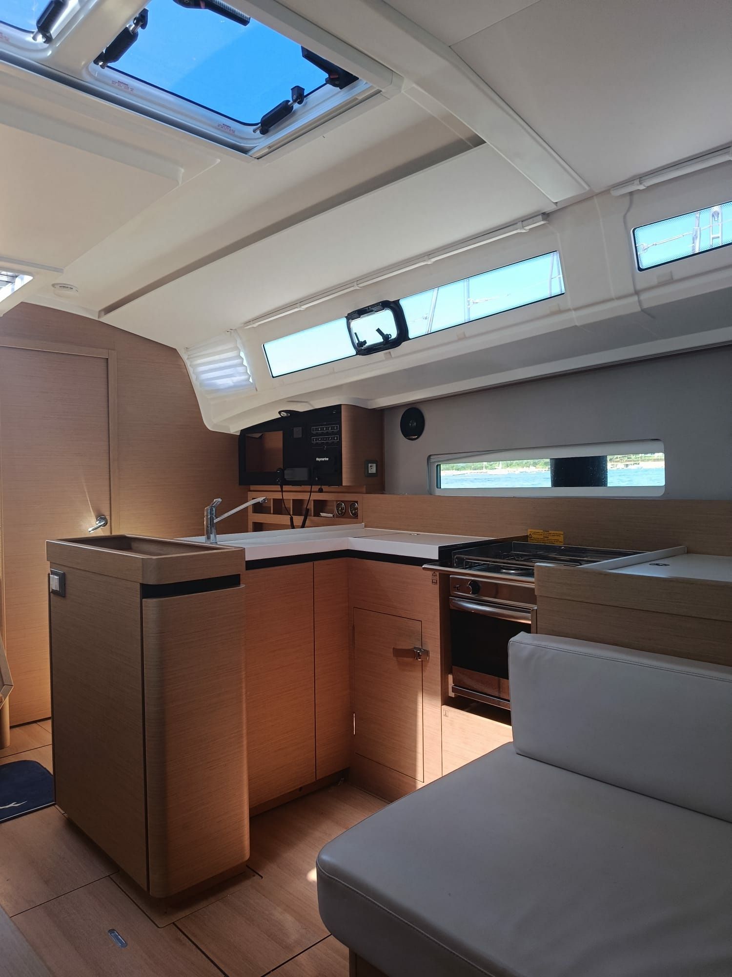Jeanneau Sun Odyssey 410 | 4Sail