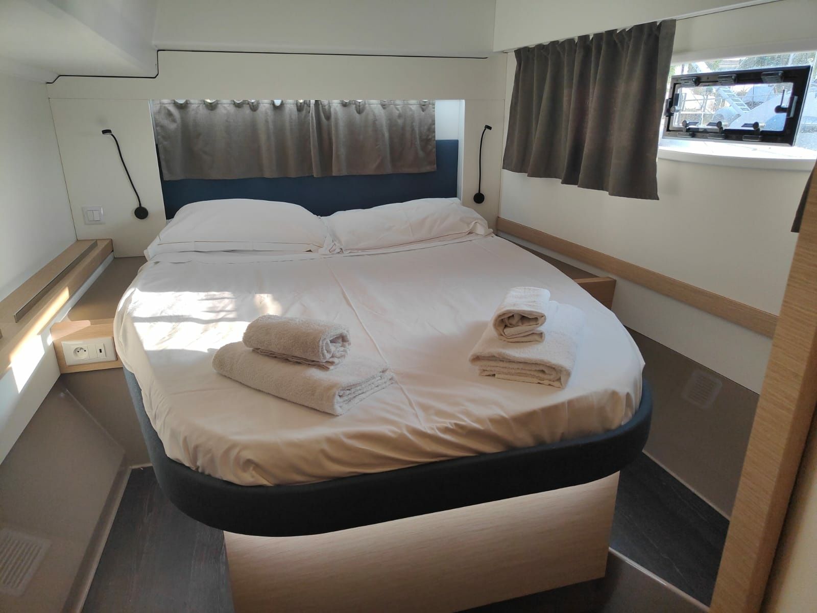 Fountaine Pajot Astrea 42 | Rossa