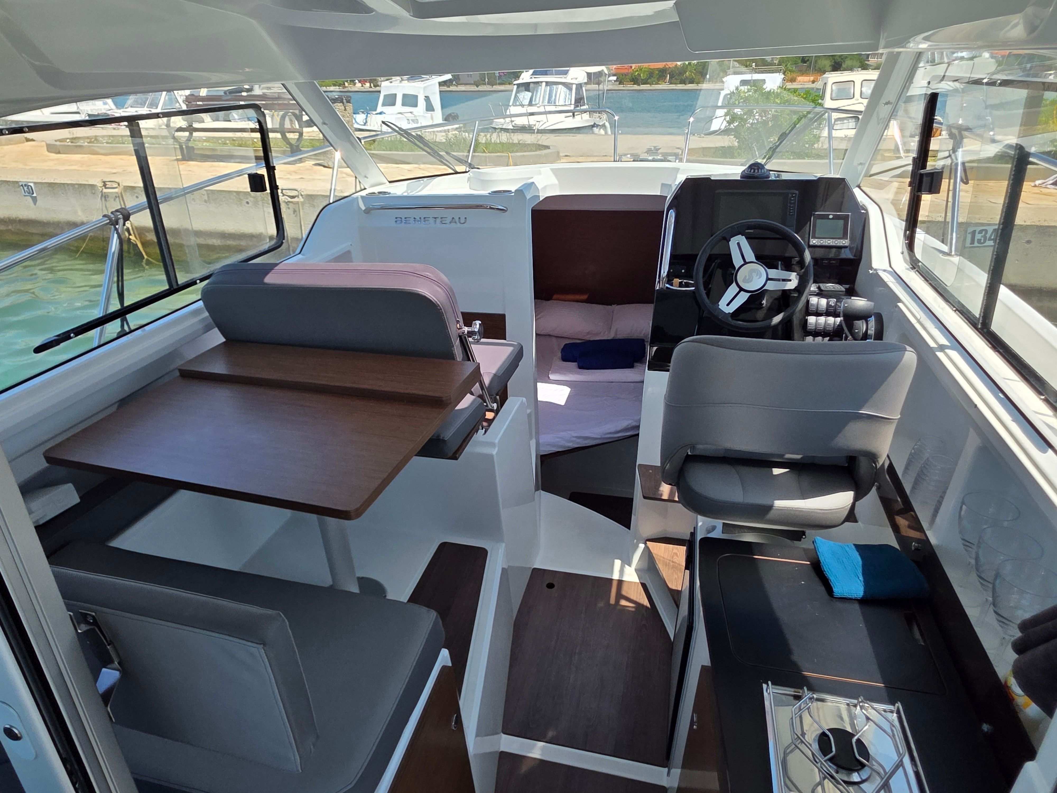 Beneteau Antares 8 | Beleca 2